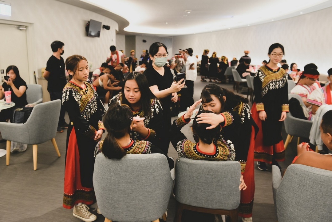 後台的風景相互上妝